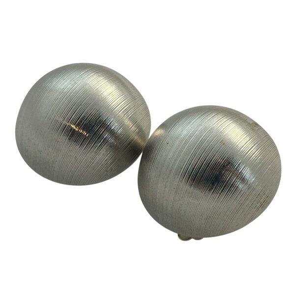 Vintage Sarah Coventry Clip On Earrings Silver Tone Button Dome Textured - Picture 8 of 9